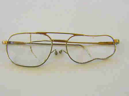 bei einem Nachbarschaftstreit zerbrochene Brille