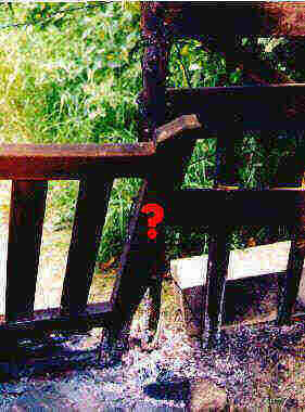 angezndetes Gartentor